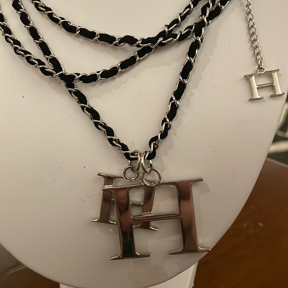 H initial long necklace - Picture 2 of 6